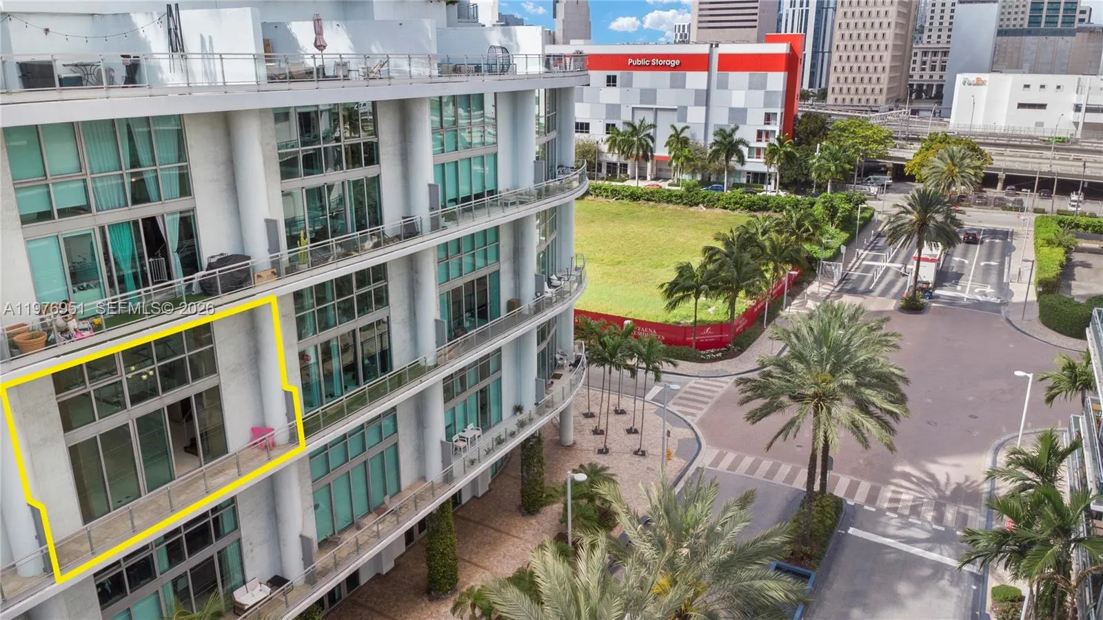 90 SW 3rd St, Miami FL 33130