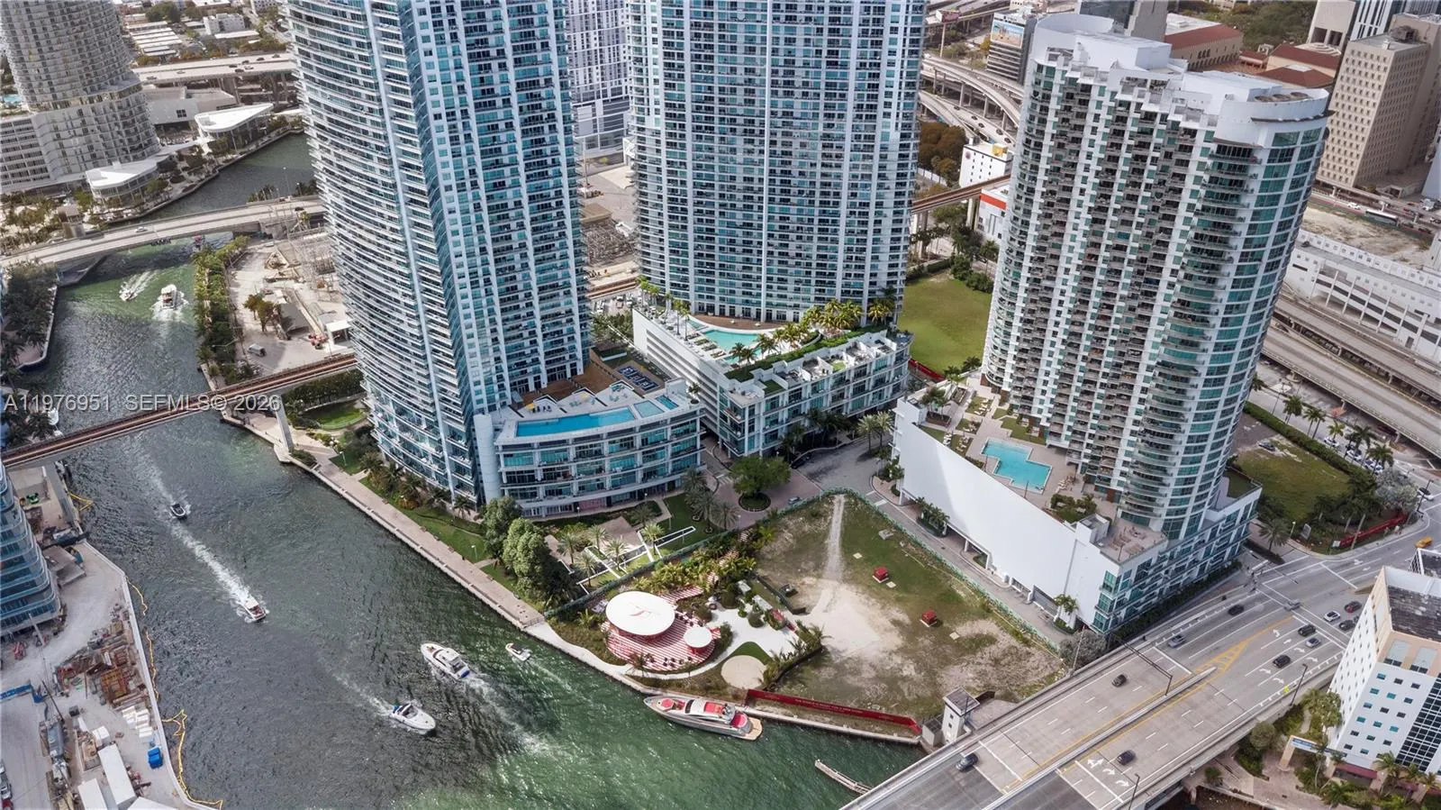 90 SW 3rd St, Miami FL 33130