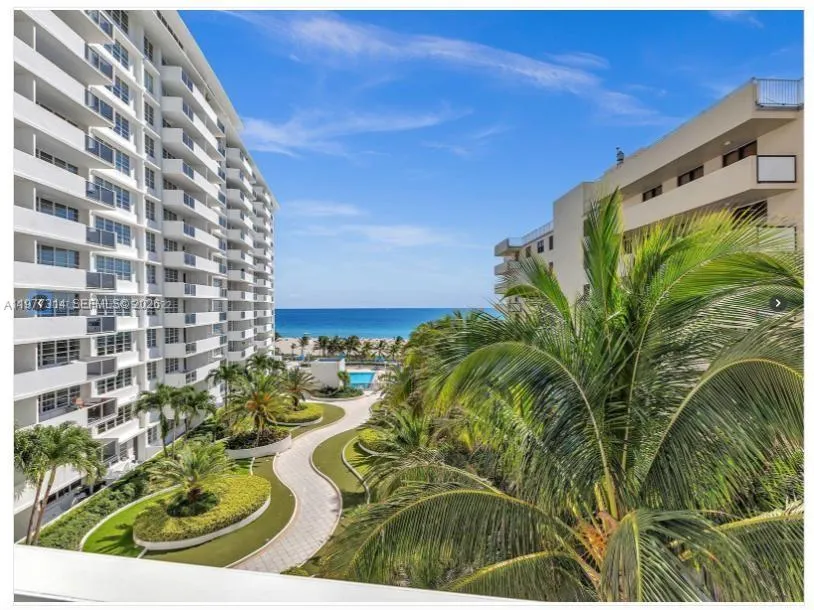 1 bedroom 1 bath for sale at 100 Lincoln Rd, Miami Beach FL 33139