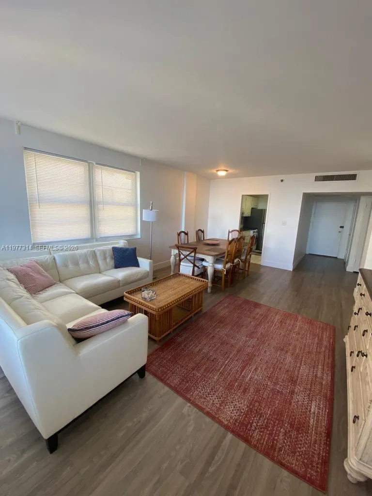 100 Lincoln Rd, Miami Beach FL 33139