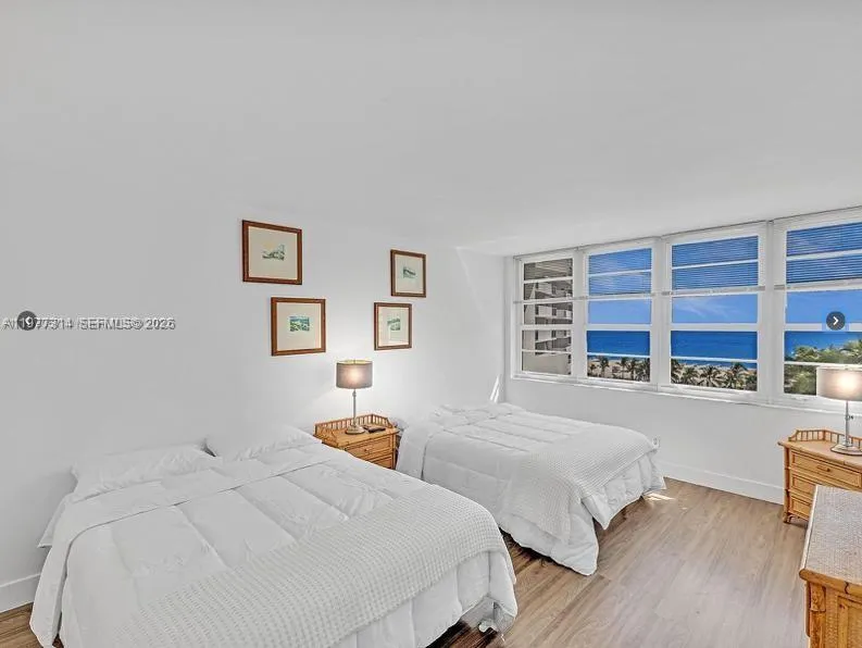 100 Lincoln Rd, Miami Beach FL 33139