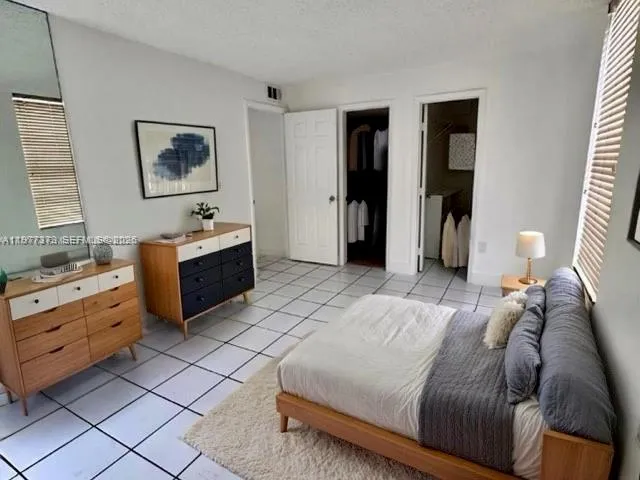 9678 Fontainebleau Blvd # 111, Miami FL 33172