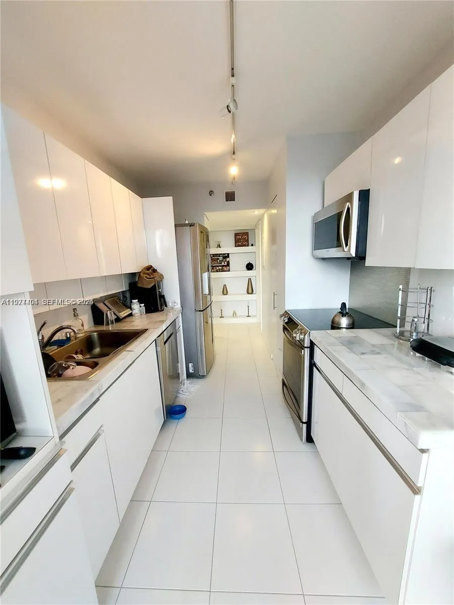 1000 W Island Blvd # 508, Aventura FL 33160
