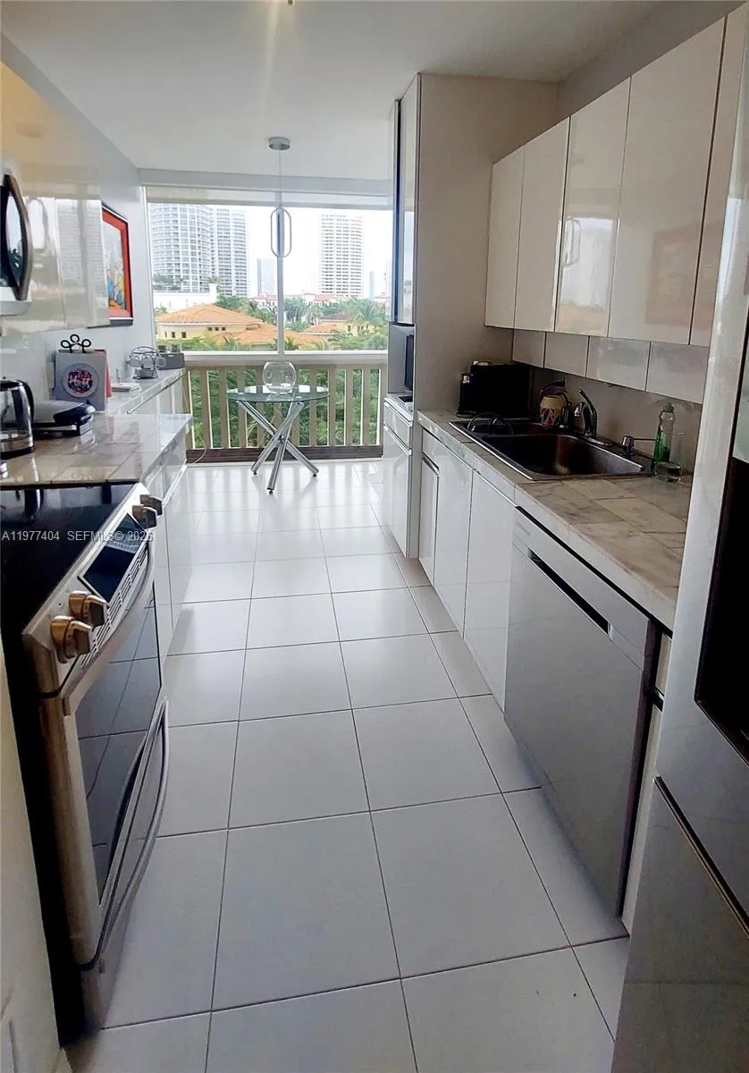 1000 W Island Blvd # 508, Aventura FL 33160