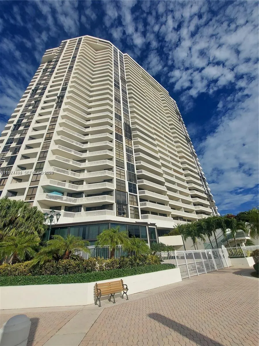 2 bedroom 2 bath for sale at 1000 W Island Blvd # 508, Aventura FL 33160