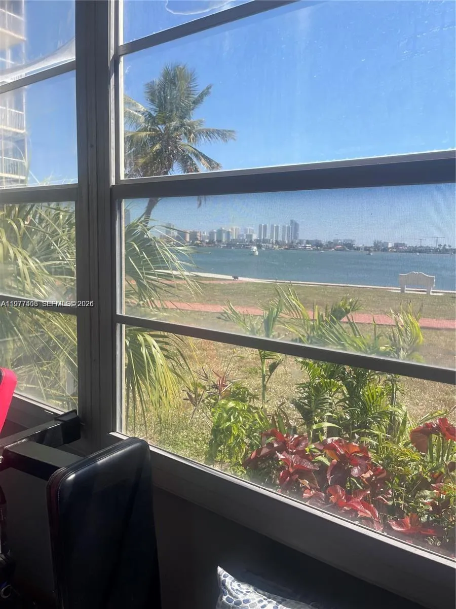 1 bedroom 1 bath for sale at 2910 Point East Dr # M109, Aventura FL 33160