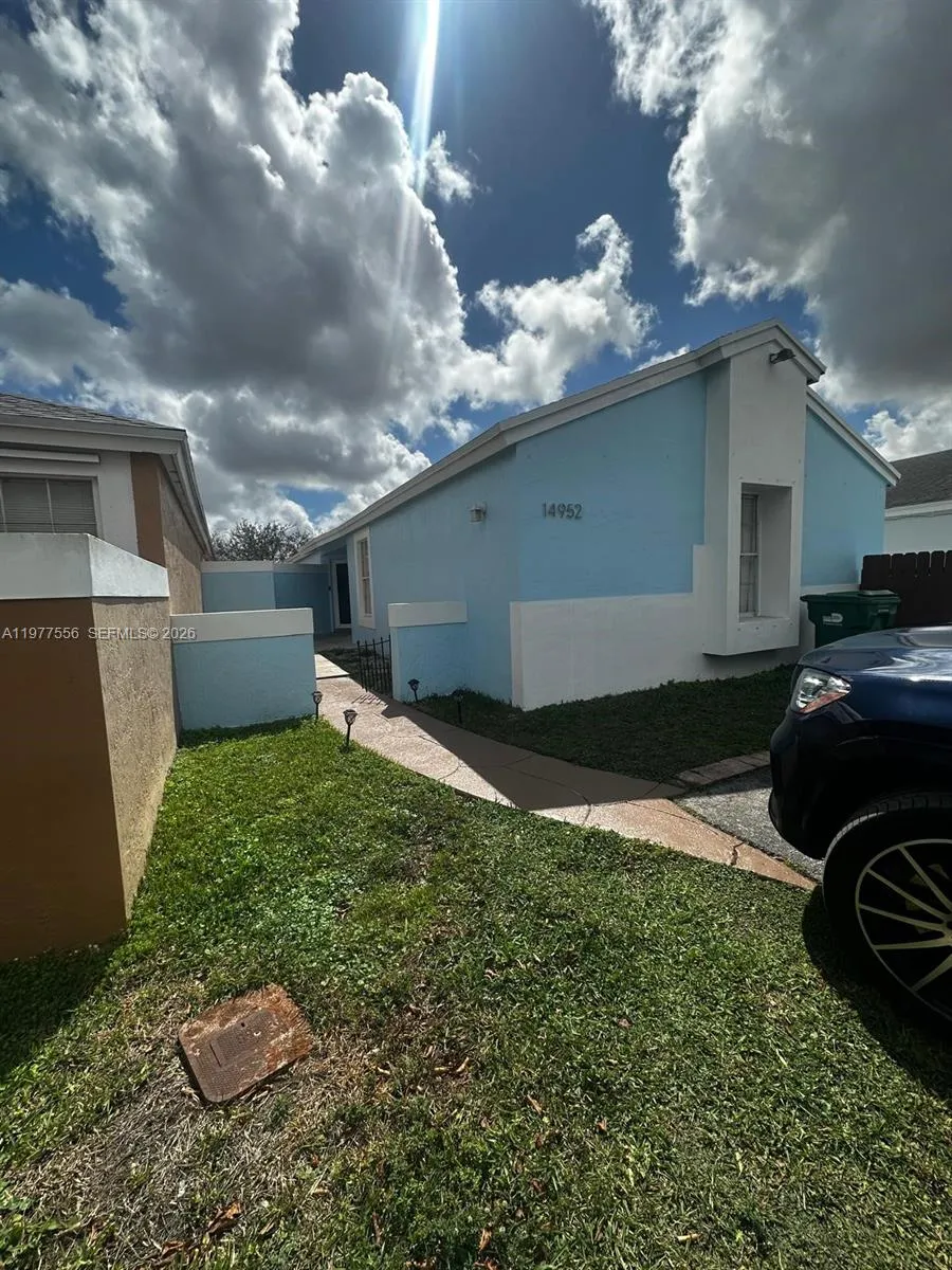 3 bedroom 2 bath for sale at 14952 SW 75th Ter, Miami FL 33193