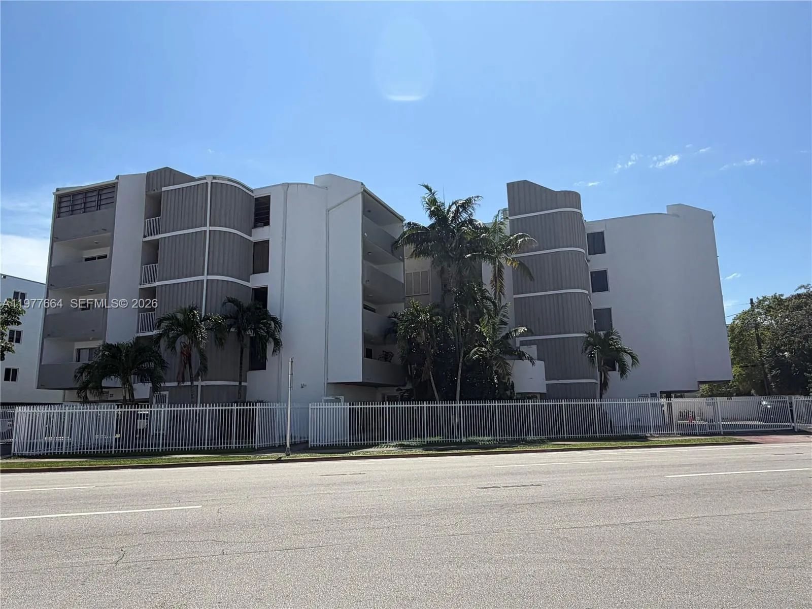 1 bedroom 1 bath for sale at 2000 Biarritz Dr # 201, Miami Beach FL 33141