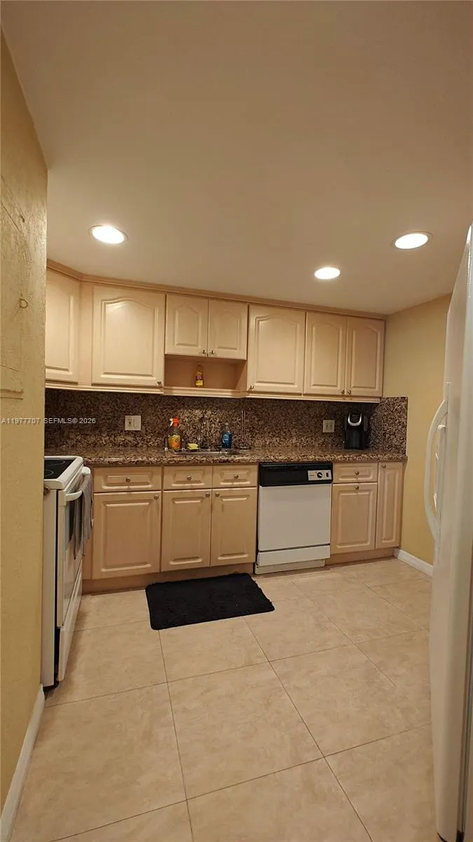 825 Brickell Bay Dr # 841, Miami FL 33131