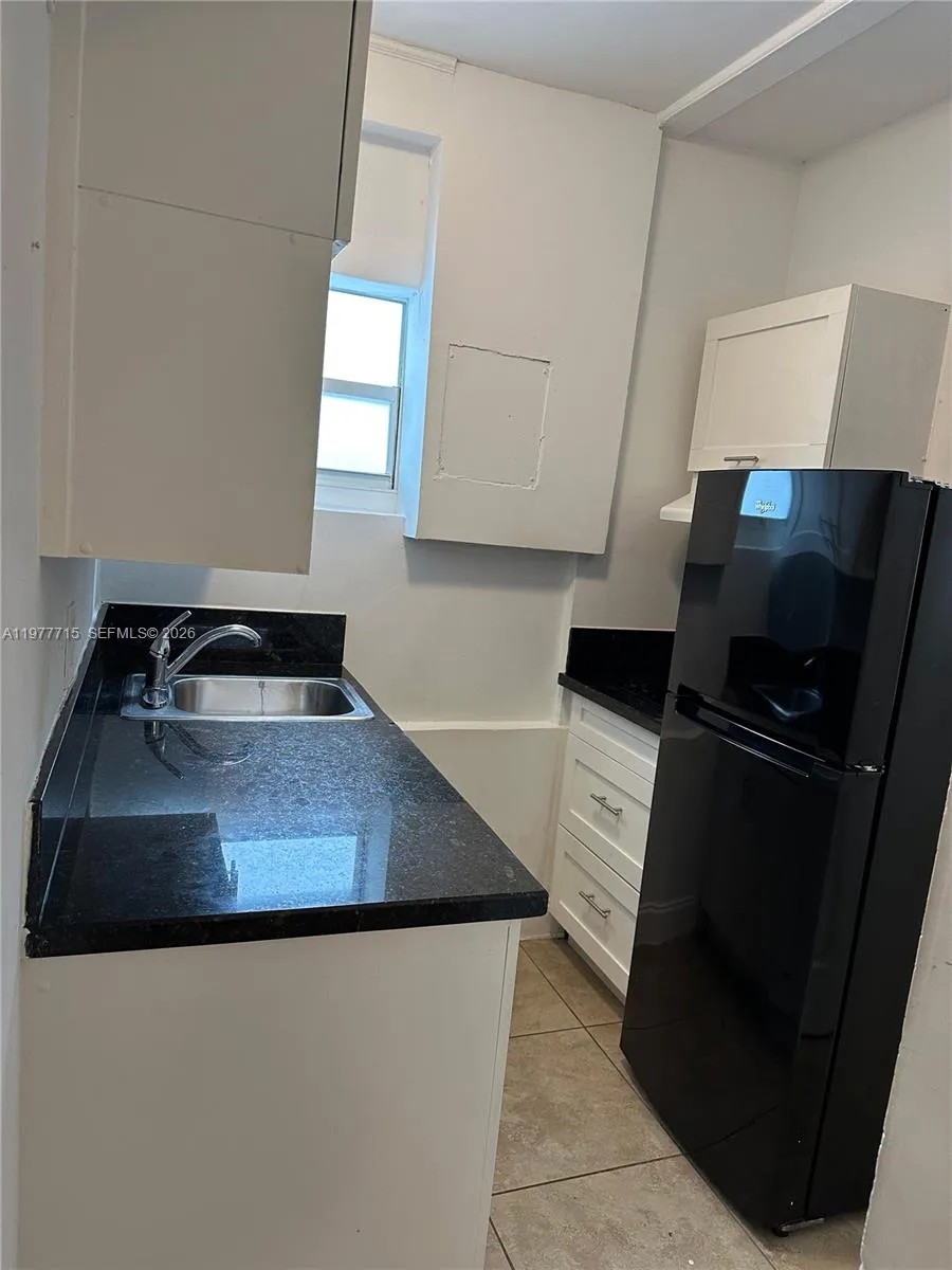 2816 Pine Tree Dr, Miami Beach FL 33140