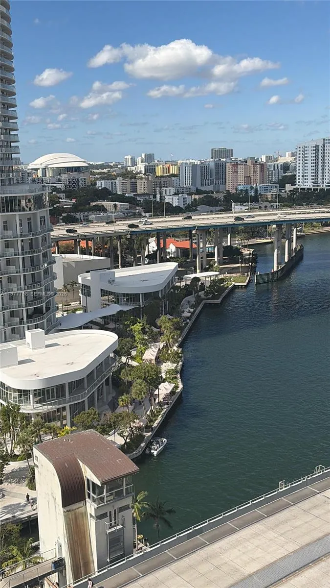 1 bedroom 1 bath for rent at 185 SW 7th St # 1605, Miami FL 33130