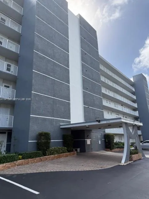 619 NE 14th Ave # 303, Hallandale Beach FL 33009