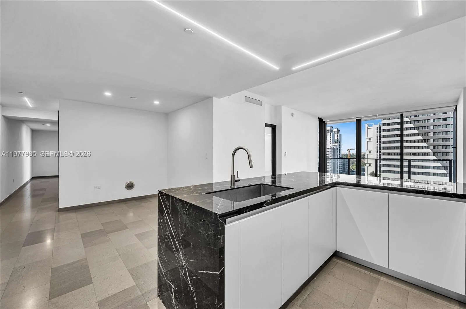 88 SW 7th St # 806, Miami FL 33130