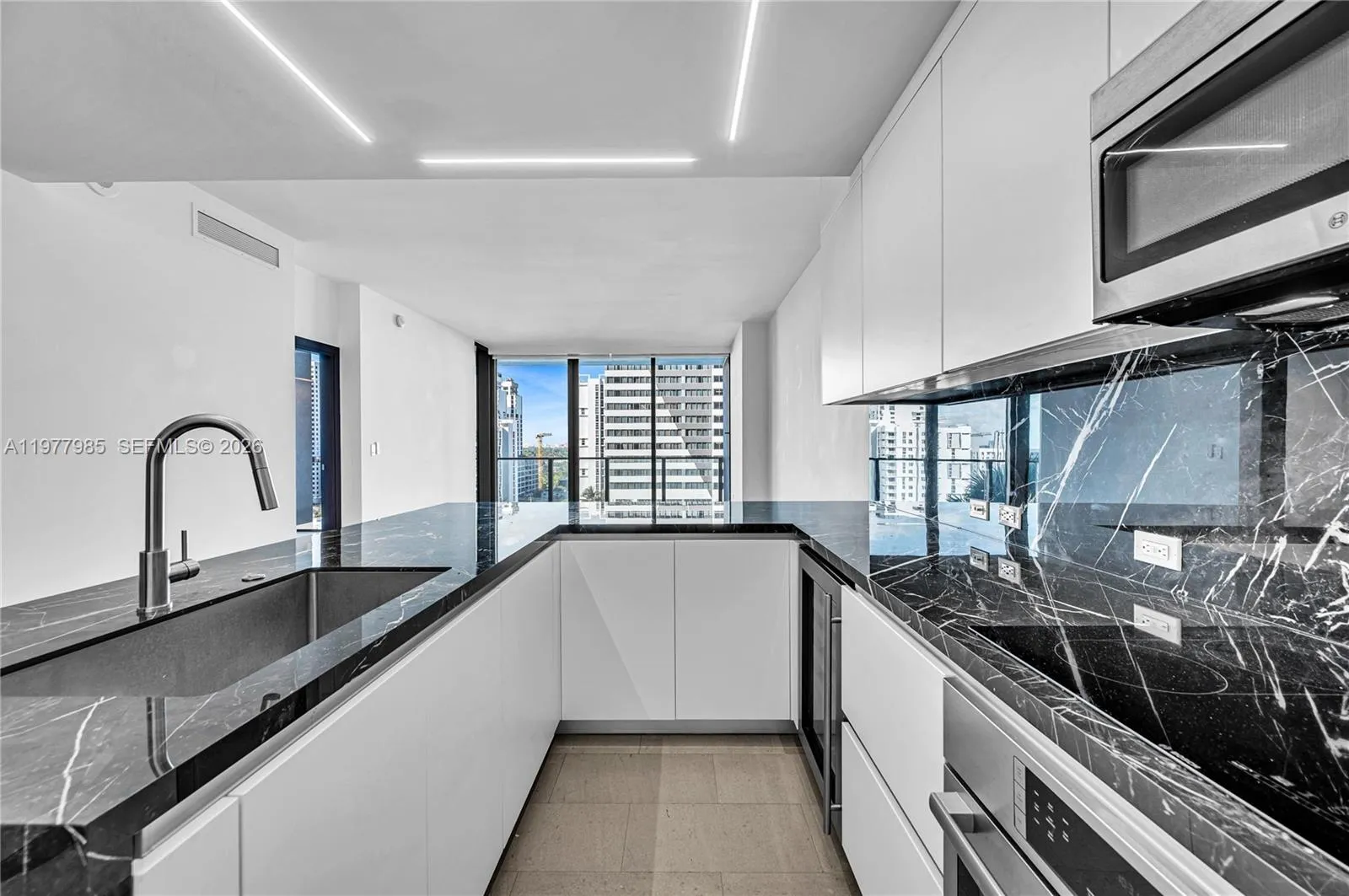 88 SW 7th St # 806, Miami FL 33130