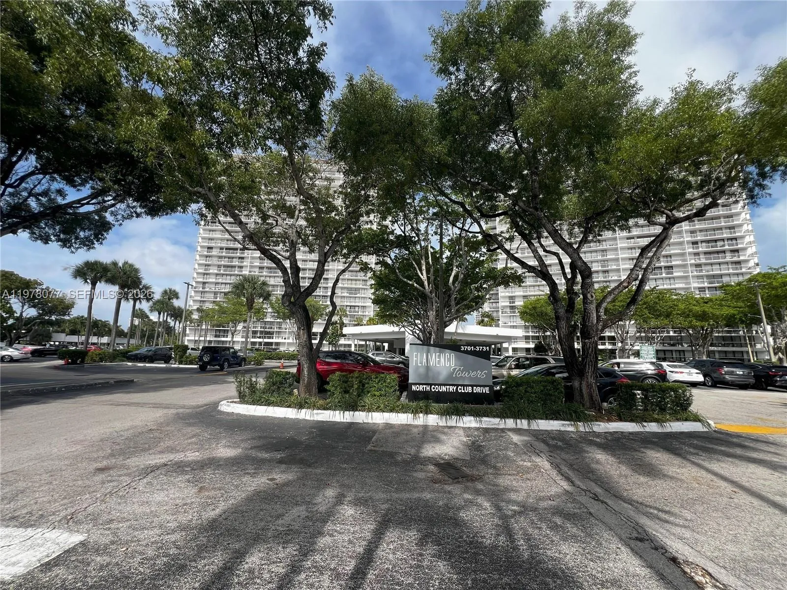 2 bedroom 2 bath for sale at 3701 N Country Club Dr # 201, Aventura FL 33180