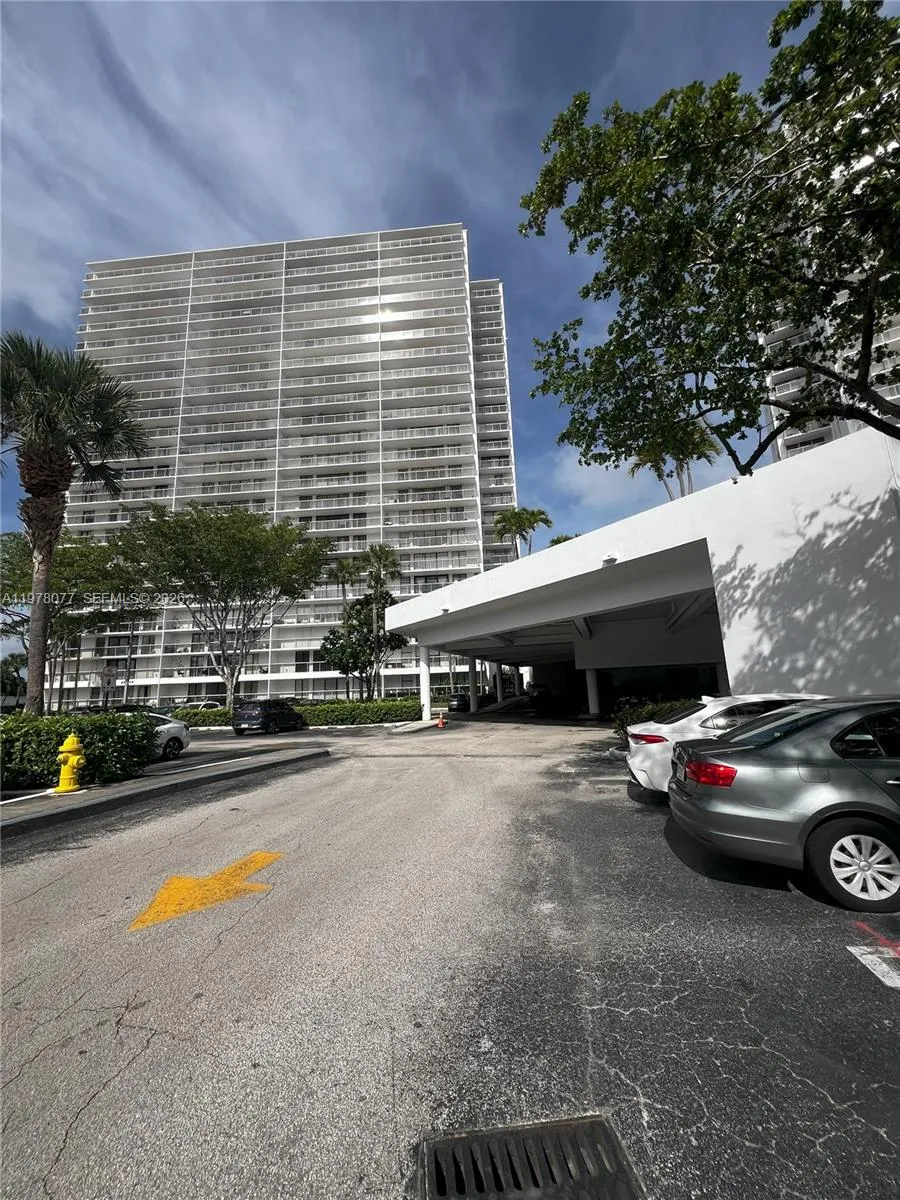 3701 N Country Club Dr # 201, Aventura FL 33180