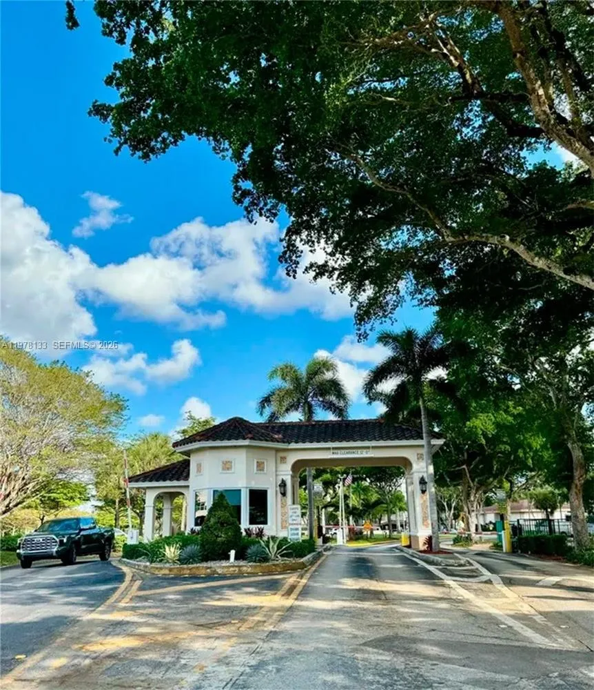 2 bedroom 2 bath for sale at 900 Saint Charles Pl # 316, Pembroke Pines FL 33026
