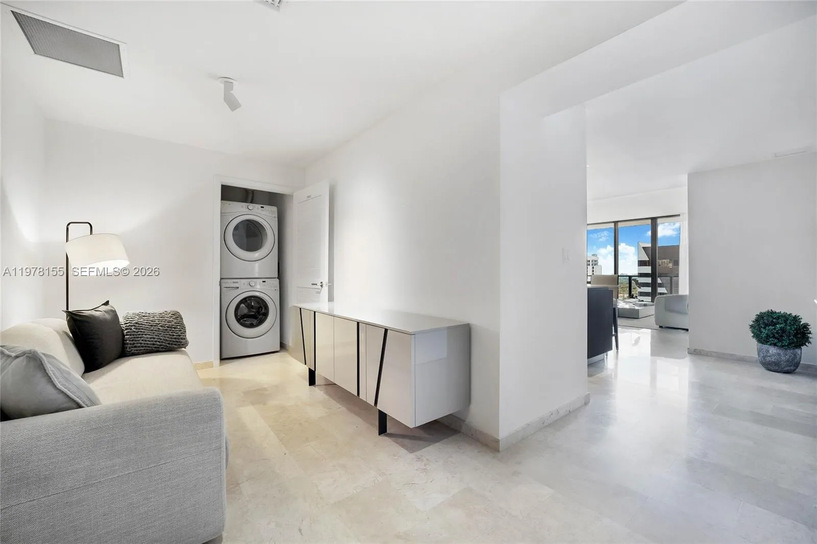 88 SW 7th St # 1810, Miami FL 33130