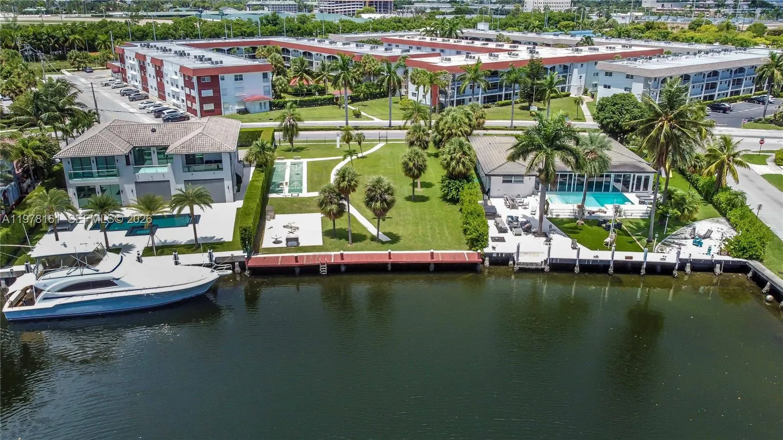 2 bedroom 2 bath for sale at 580 Egret Dr # 121, Hallandale Beach FL 33009