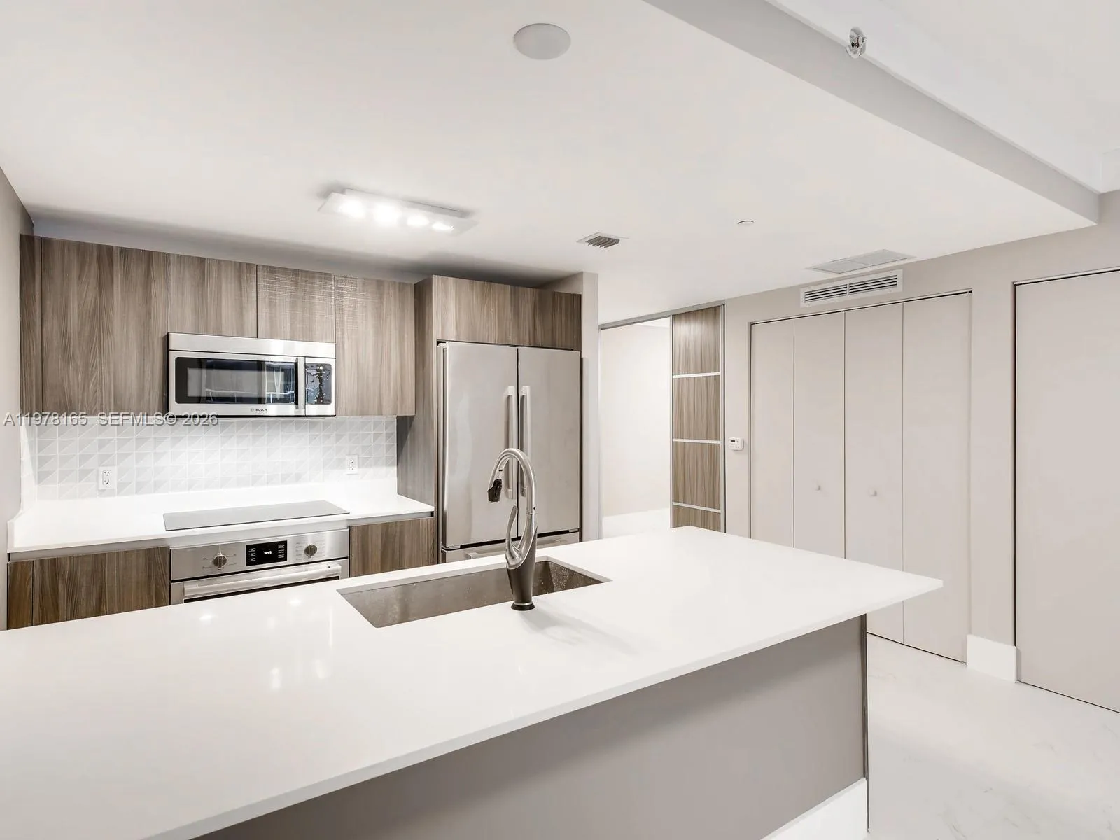 1 bedroom 2 bath for sale at 488 NE 18th St # 2507, Miami FL 33132