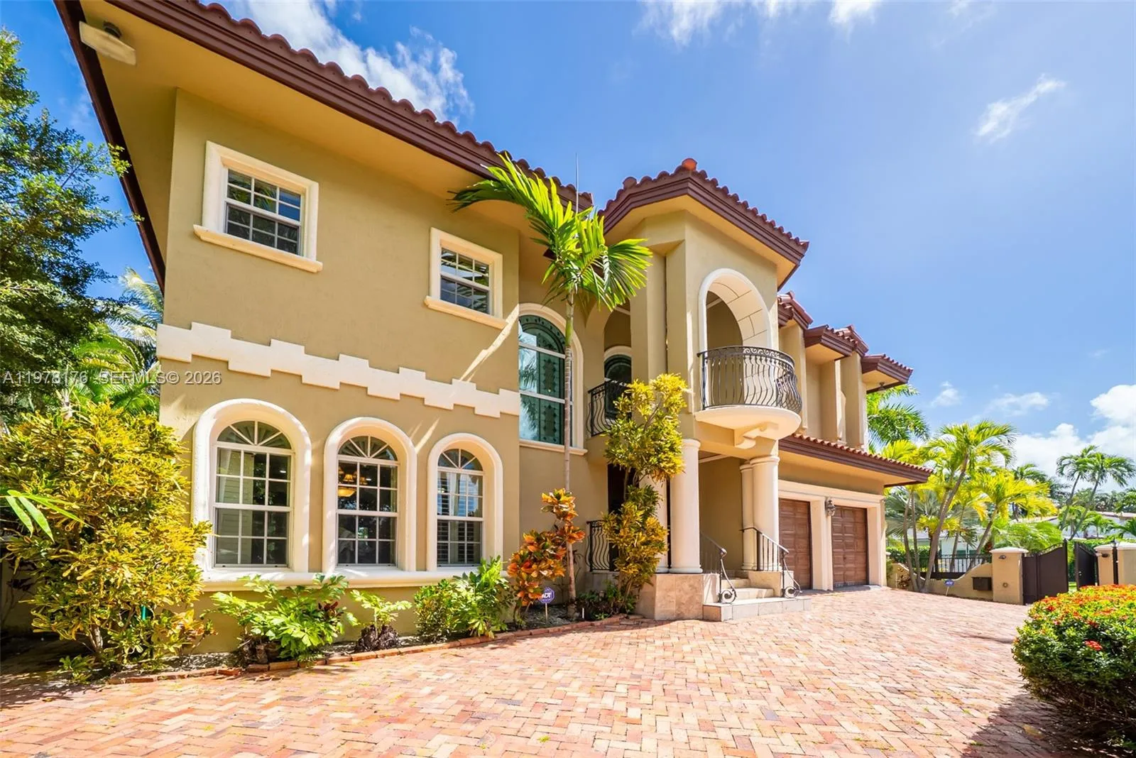 5 bedroom 4 bath for sale at 4501 N Bay Rd, Miami Beach FL 33140