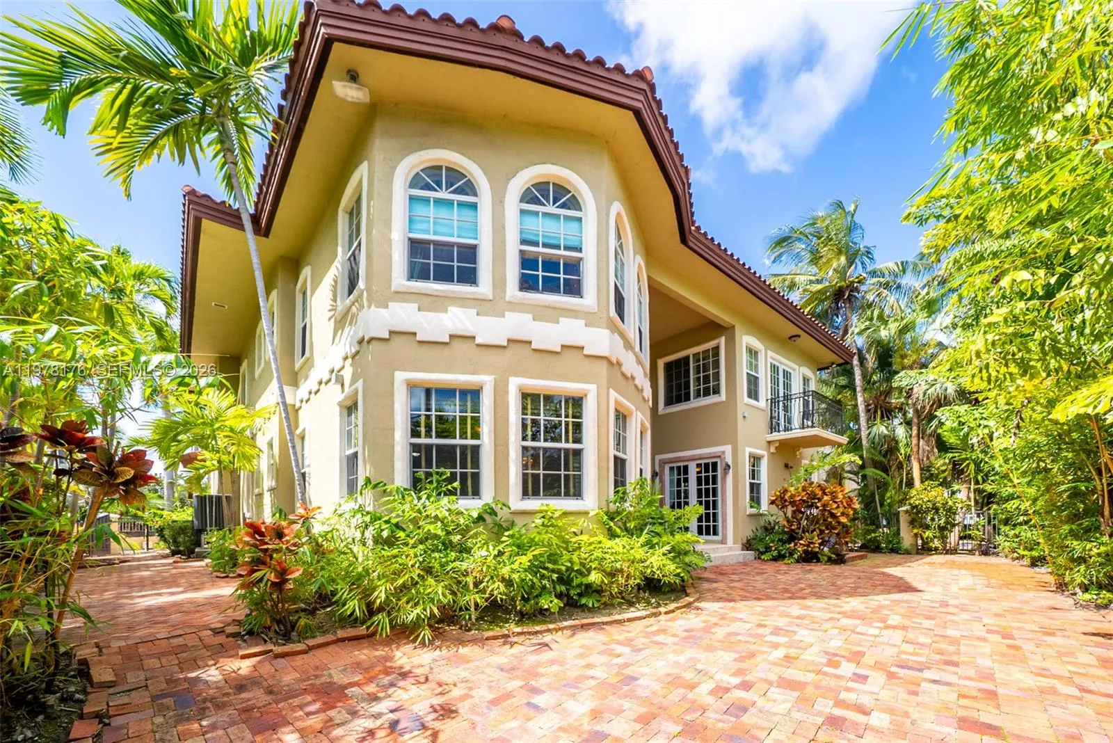 4501 N Bay Rd, Miami Beach FL 33140