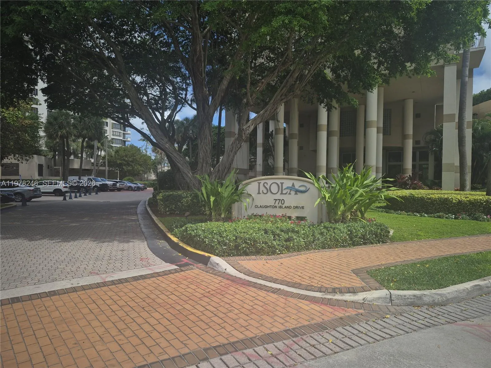 1 bedroom 1 bath for sale at 770 Claughton Island Dr # 2007, Miami FL 33131