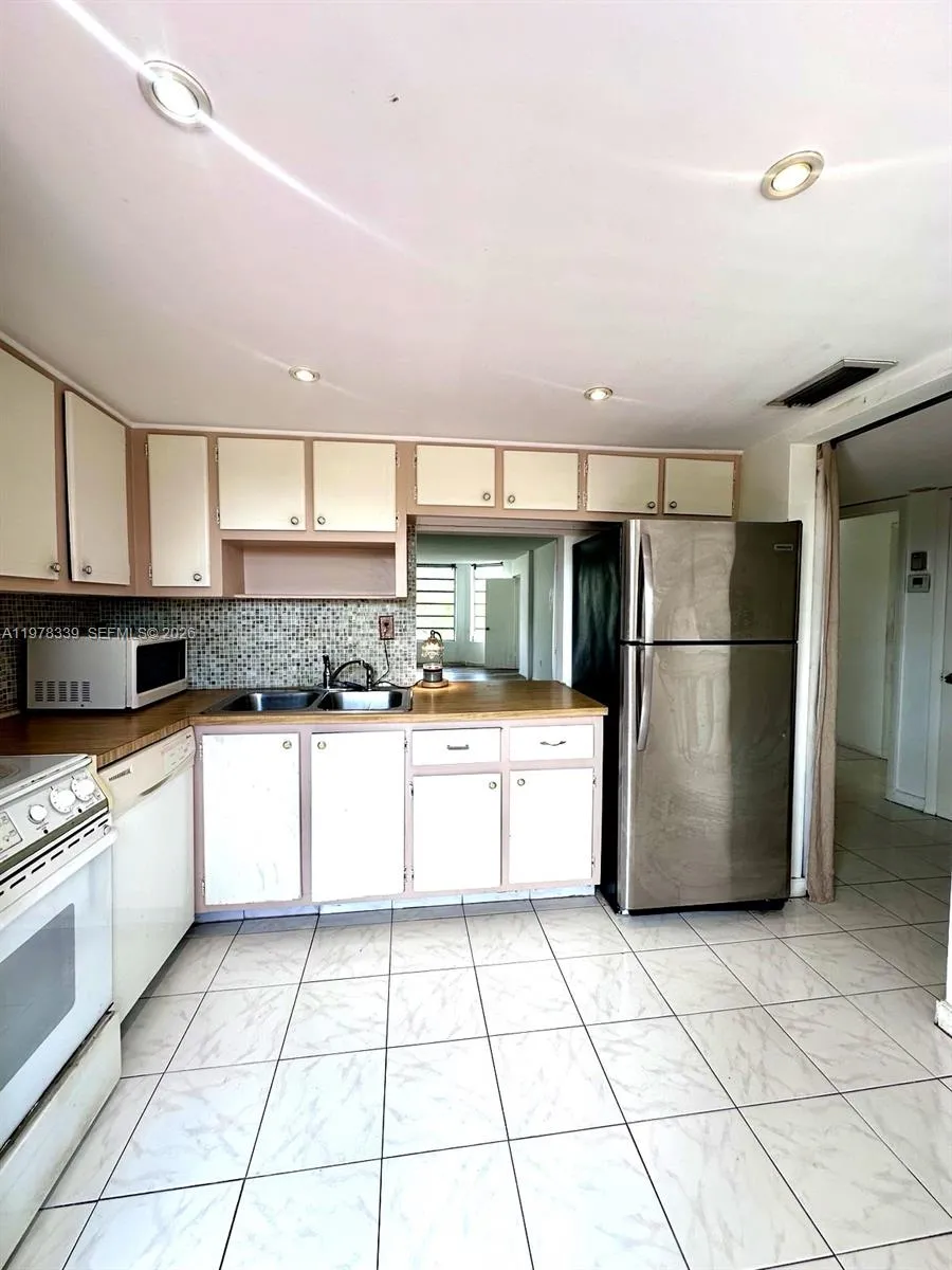 1501 NE 191st St # C312, Miami FL 33179