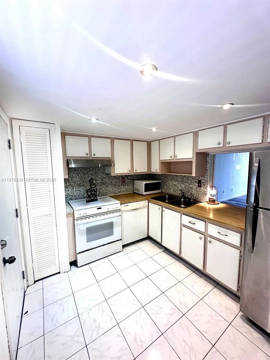 1501 NE 191st St # C312, Miami FL 33179