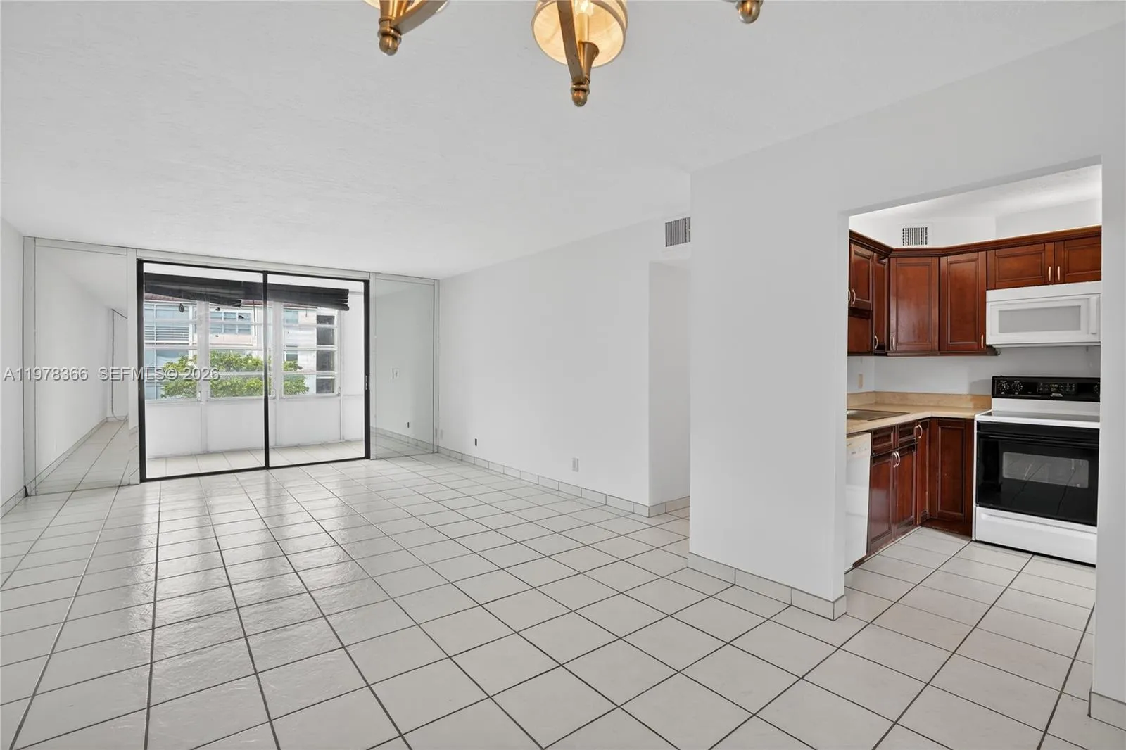2821 Somerset Dr # 317, Lauderdale Lakes FL 33311