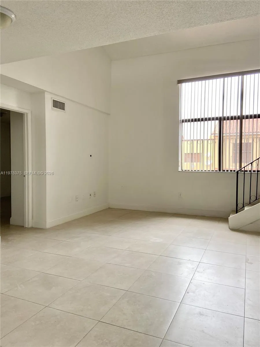 2740 W 62nd St # 203, Hialeah FL 33016