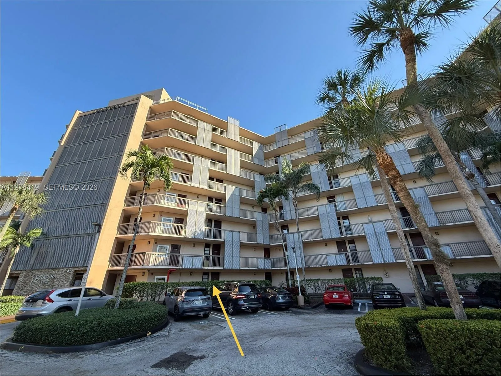 1 bedroom 1 bath for sale at 3301 N Country Club Dr # 106, Aventura FL 33180