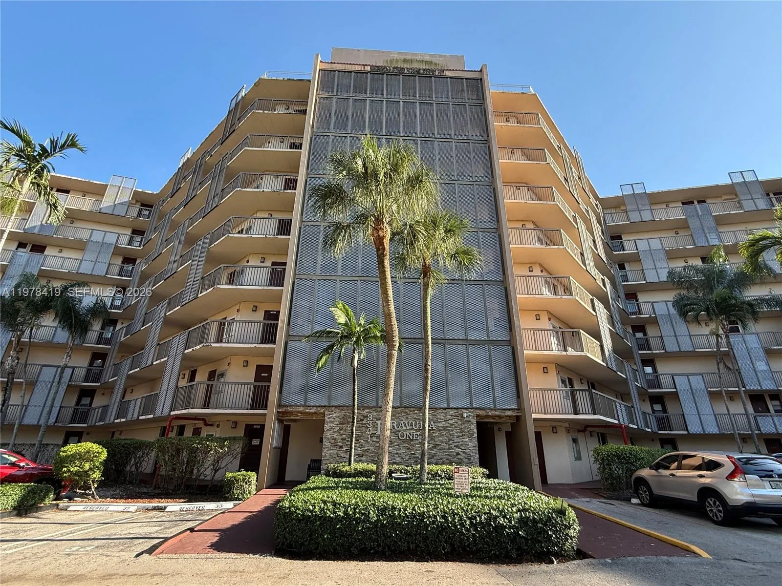 3301 N Country Club Dr # 106, Aventura FL 33180