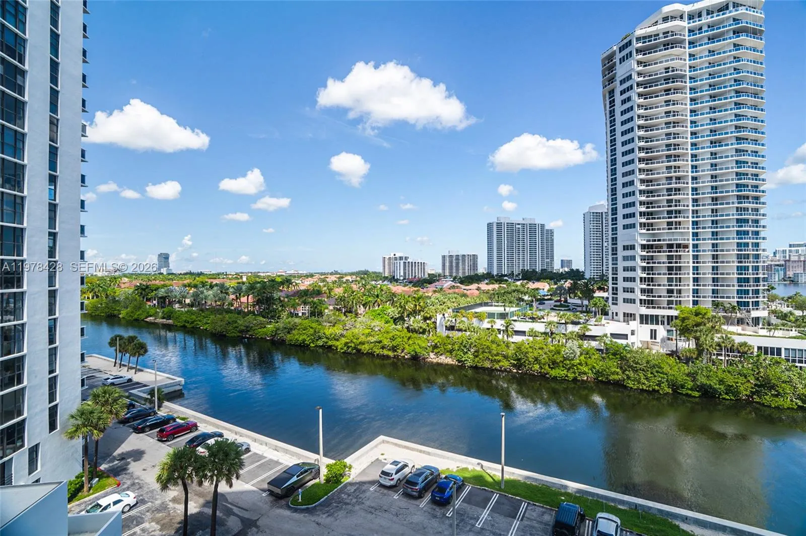 2 bedroom 2 bath for sale at 20515 E Country Club Dr # 849, Aventura FL 33180