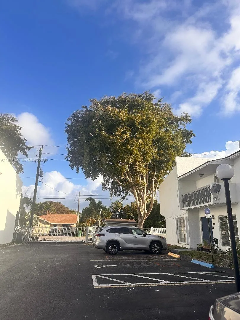 3 bedroom 2 bath for sale at 9400 SW 170th St # 103, Palmetto Bay FL 33157