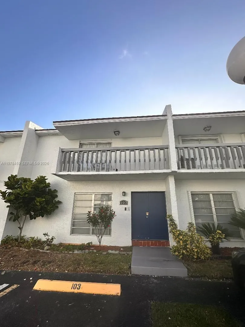9400 SW 170th St # 103, Palmetto Bay FL 33157
