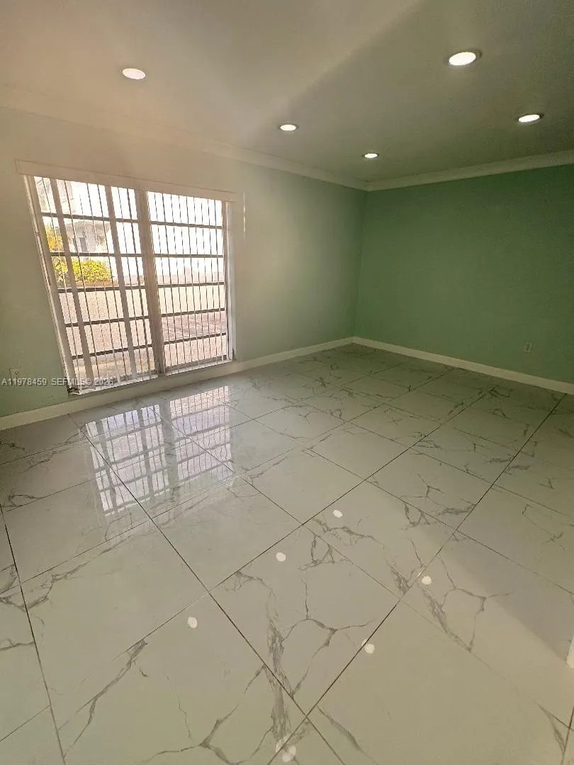 9400 SW 170th St # 103, Palmetto Bay FL 33157