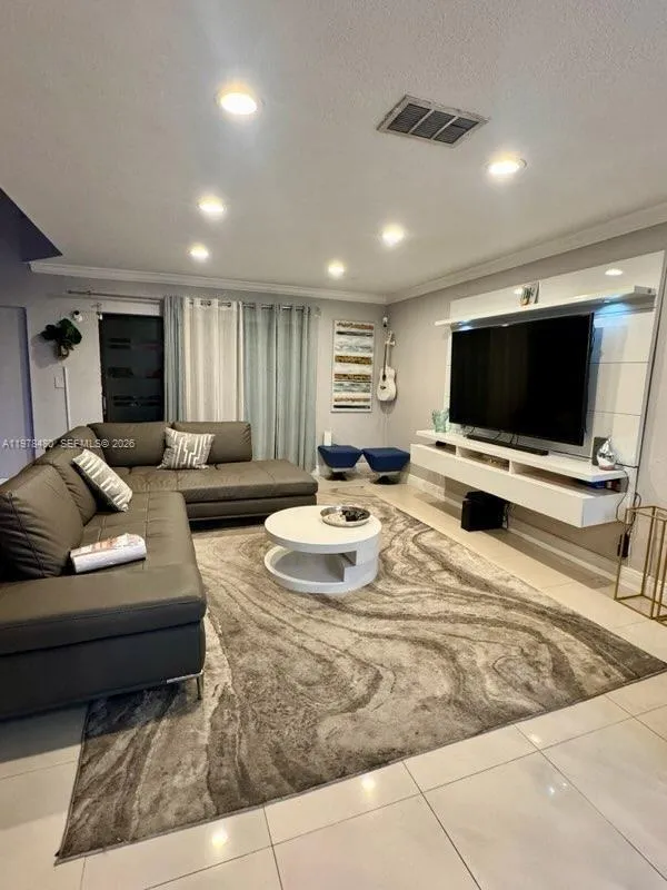 9523 NW 38th Pl, Sunrise FL 33351