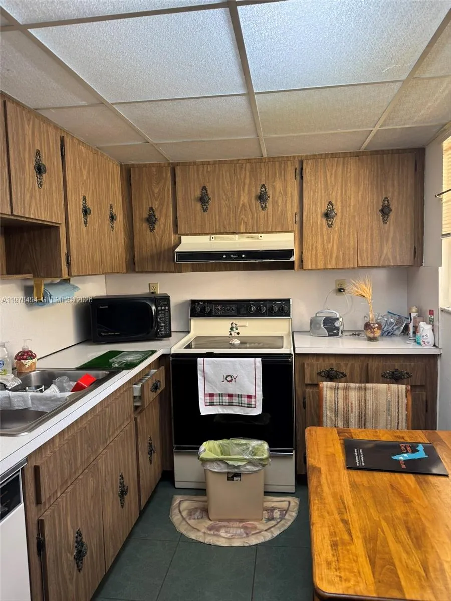 1 bedroom 1 bath for sale at 9180 Fontainebleau Blvd # 302, Miami FL 33172