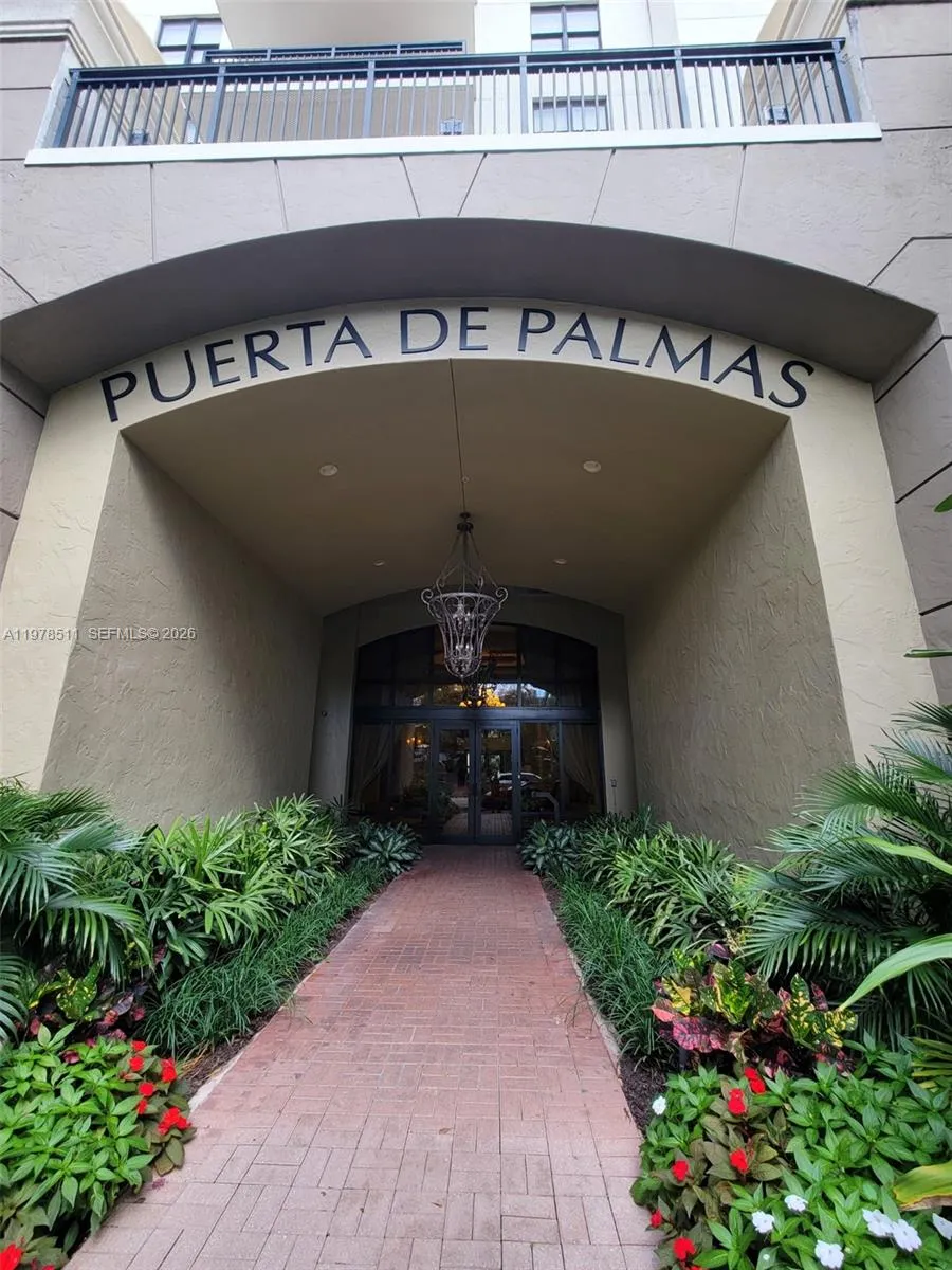 2 bedroom 2 bath for sale at 888 S Douglas Rd # 1110, Coral Gables FL 33134