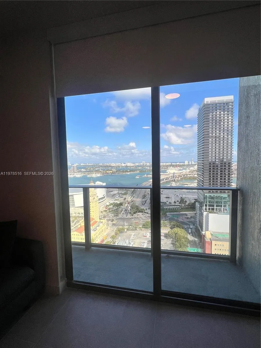 121 NE 5th st # 3400, Miami FL 33132