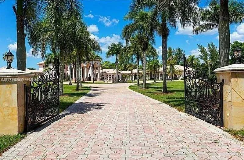 21579 Cartagena Dr, Boca Raton FL 33428