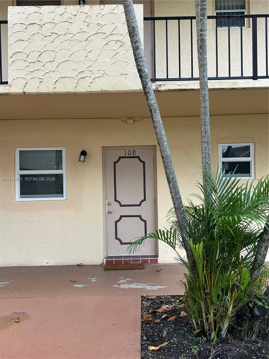 300 Berkley Rd # 108, Hollywood FL 33024