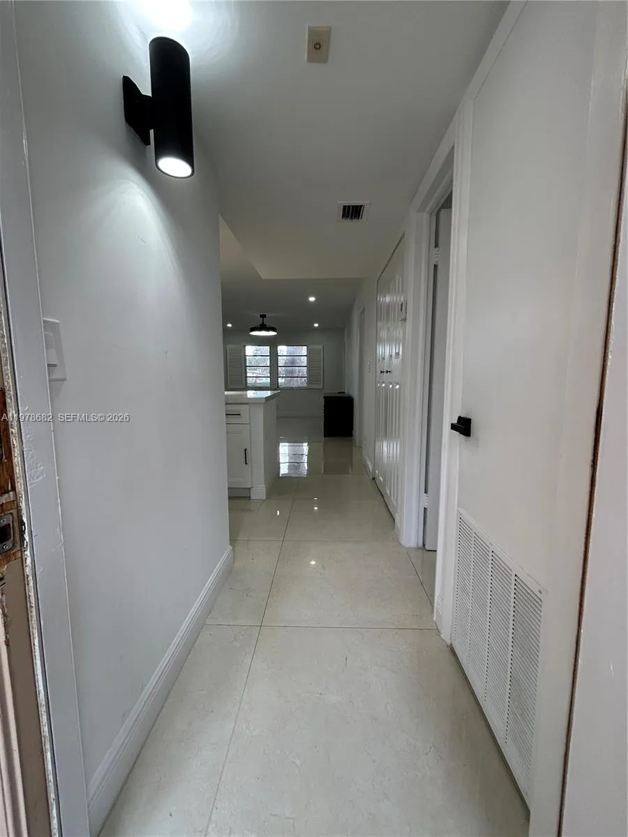 300 Berkley Rd # 108, Hollywood FL 33024
