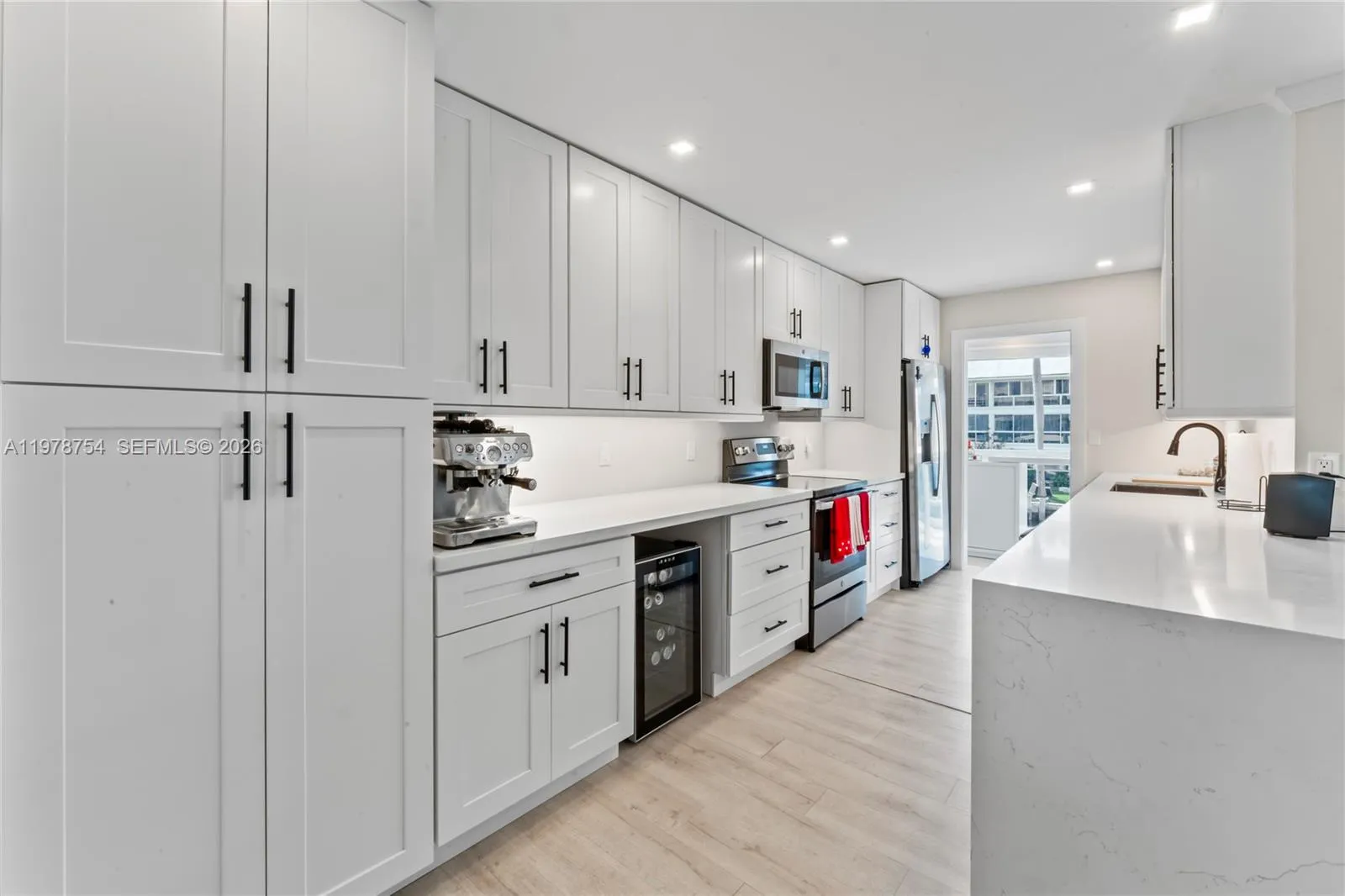 3050 NE 48th St # 207, Fort Lauderdale FL 33308