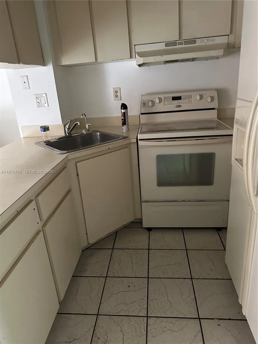 2194 W 60th St # 22213, Hialeah FL 33016
