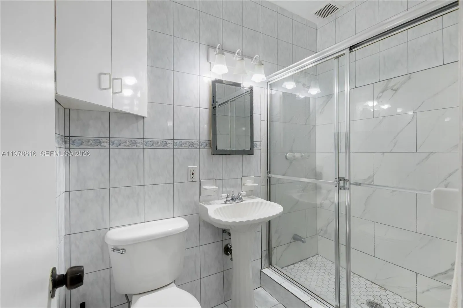 2445 Lake Pancoast Dr # J, Miami Beach FL 33140
