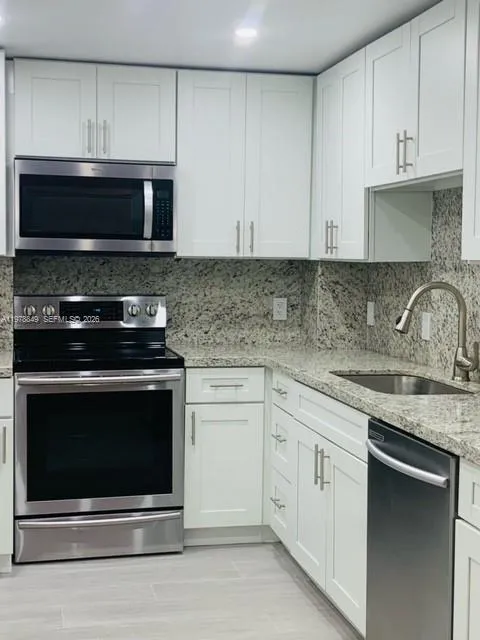 90 Edgewater Dr # 606, Coral Gables FL 33133