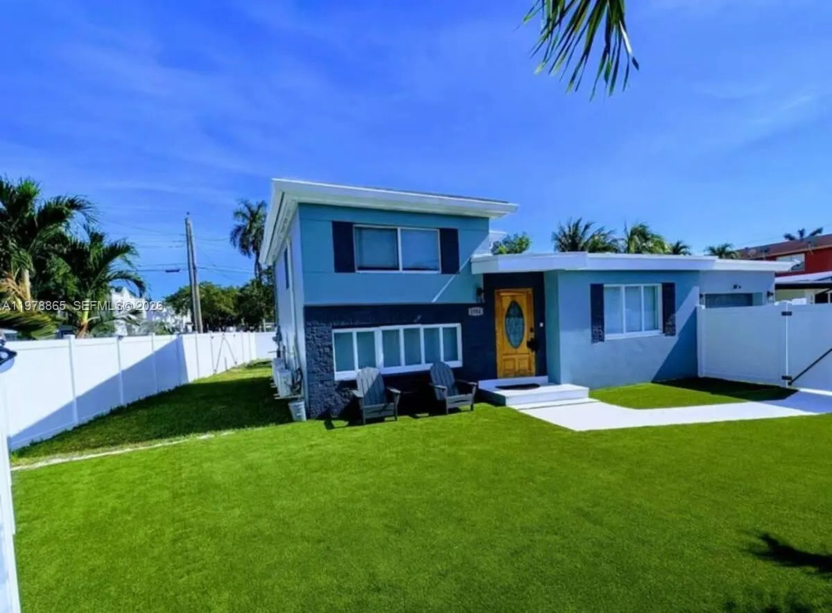 5 bedroom 3 bath for sale at 1904 SW 28th St, Fort Lauderdale FL 33315