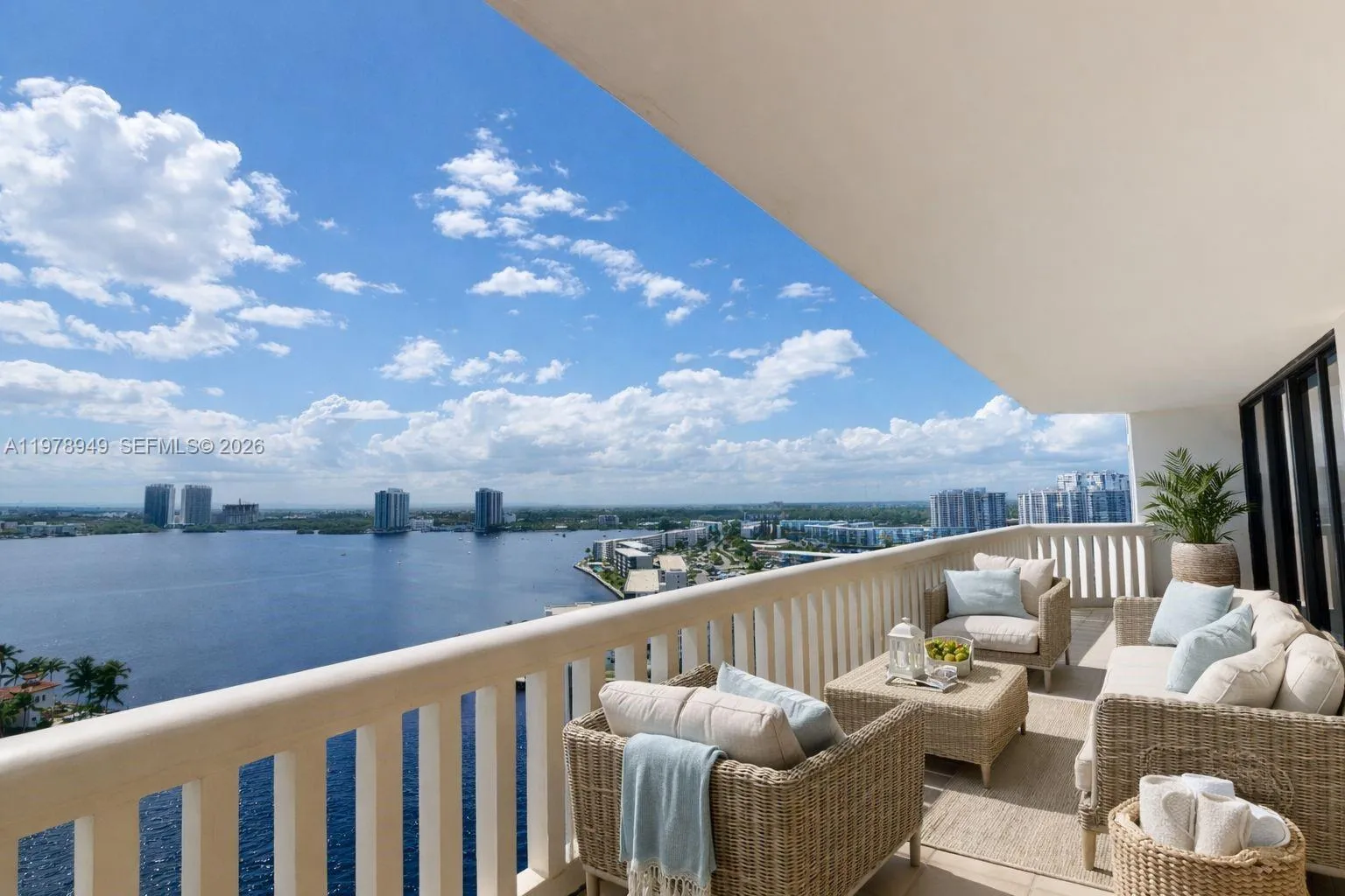 1000 W Island Blvd # 1812, Aventura FL 33160